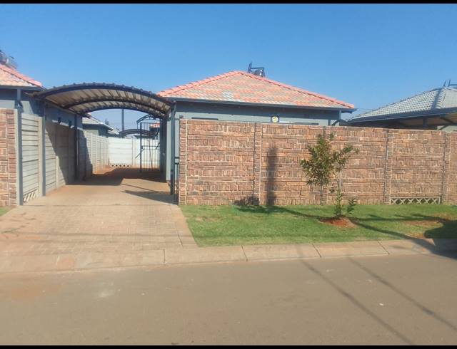 2 BEDROOM HOUSE FOR SALE IN PROTEA GLEN